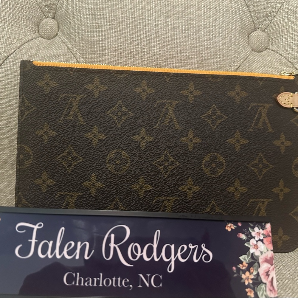 Louis Vuitton Monogram Neverfull Pouch